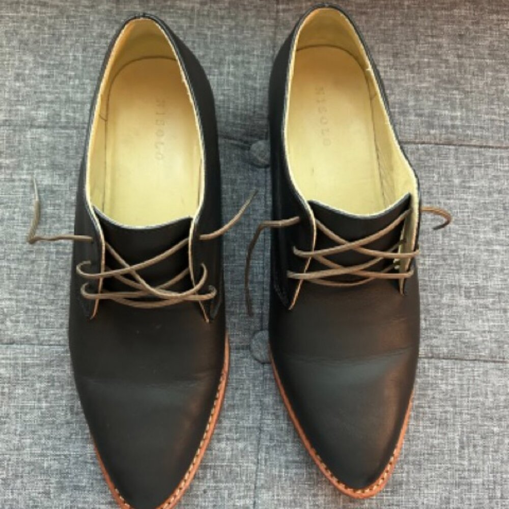 Nisolo Oxford James Shoes in Black - Picture 3 of 5